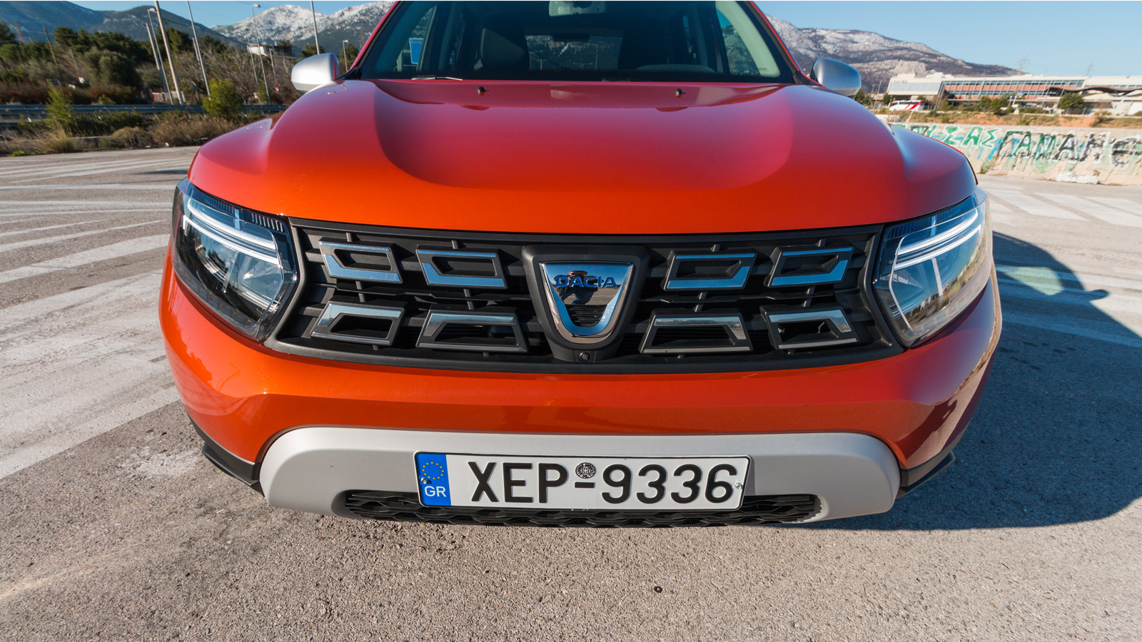 Εντυπωσιακή η τρισδιάστατη χρωμιωμένη μάσκα